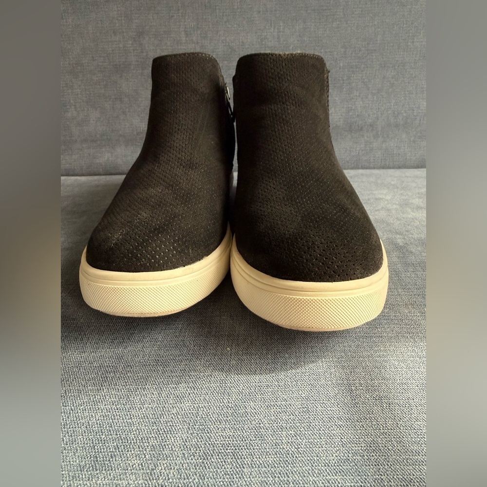 Time and Tru Women Black Black Faux Suede Slip On Zip Ankle Booties SZ 9W Casual - Picture 3 of 8